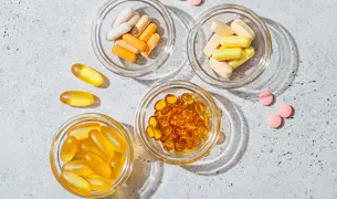 כדורים בתוך צנצנות