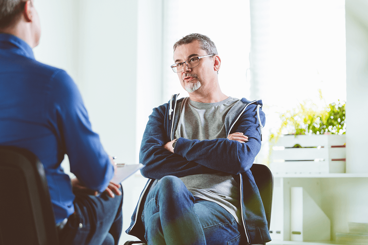 אדם בפגישה טיפולית