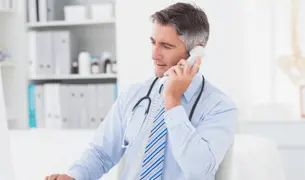 רופא מייעץ בטלפון, נותן ייעוץ רפואי 24/7