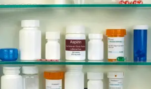 ארון התרופות הביתי, עם תרופות שהוזמנו והגיעו עד דלת הבית