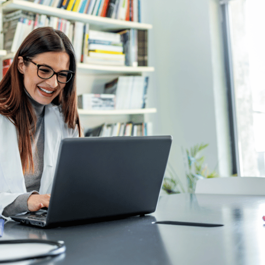 שיחת טלפון והתייעצות עם רופאת נשים אונליין 