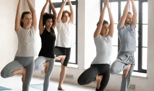 אנשים בפילאטיס רצפה