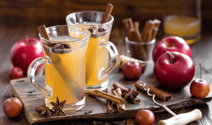 שתי כוסות של פונץ מתוק וטעים